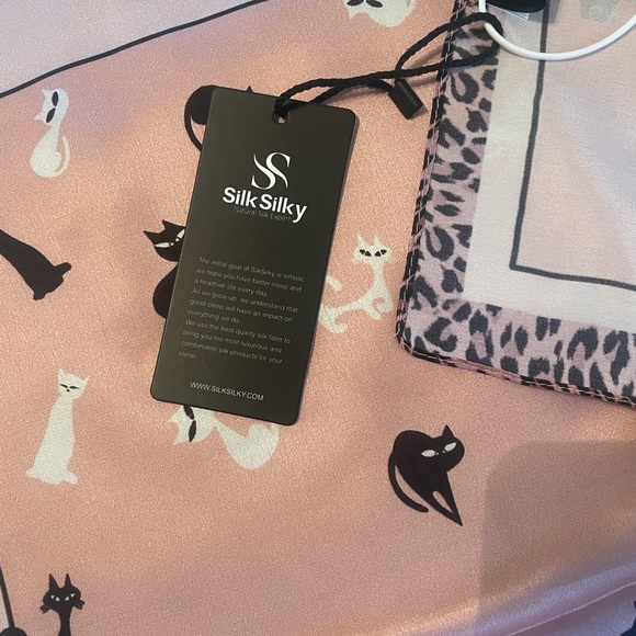 100% Silk Scarf SilkSilky Cats Leopard Print Border Square NWT - Picture 8 of 13